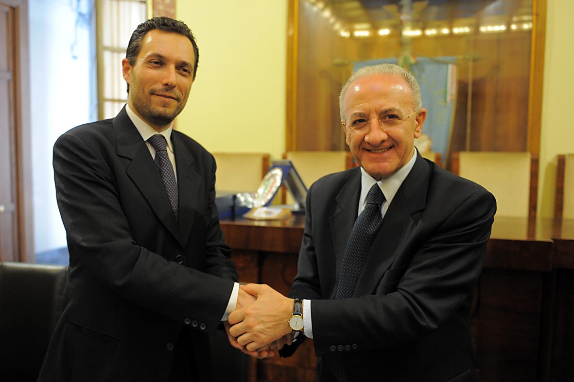   Il Sindaco De Luca riceve le campionesse d'Italia di pallamano della ITC Ceramiche Salerno, Salone del Gonfalone, 31 maggio 2010 
