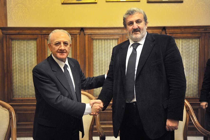   Il Sindaco di Salerno Vincenzo De Luca protagonista della manifestazione "Cantiere d'Idee" con il Sindaco di Bari Michele Emiliano. Bari, 22 gennaio 2011
