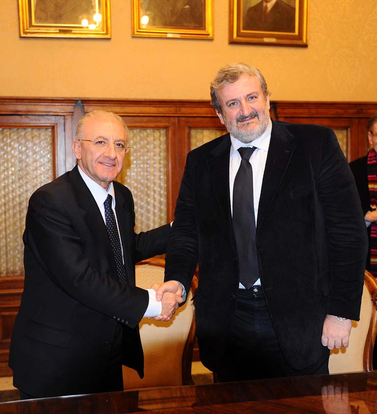   Il Sindaco di Salerno Vincenzo De Luca protagonista della manifestazione "Cantiere d'Idee" con il Sindaco di Bari Michele Emiliano. Bari, 22 gennaio 2011
