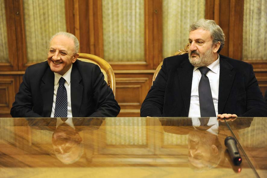  Il Sindaco di Salerno Vincenzo De Luca protagonista della manifestazione "Cantiere d'Idee" con il Sindaco di Bari Michele Emiliano. Bari, 22 gennaio 2011

