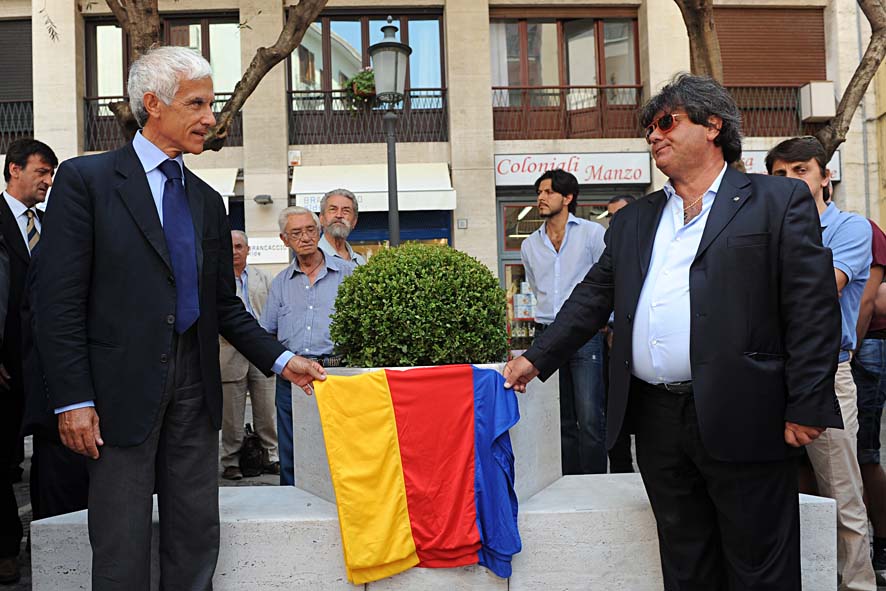   Inaugurazione monumento alla memoria di Carlo Falvella, 7 Luglio 2010.
