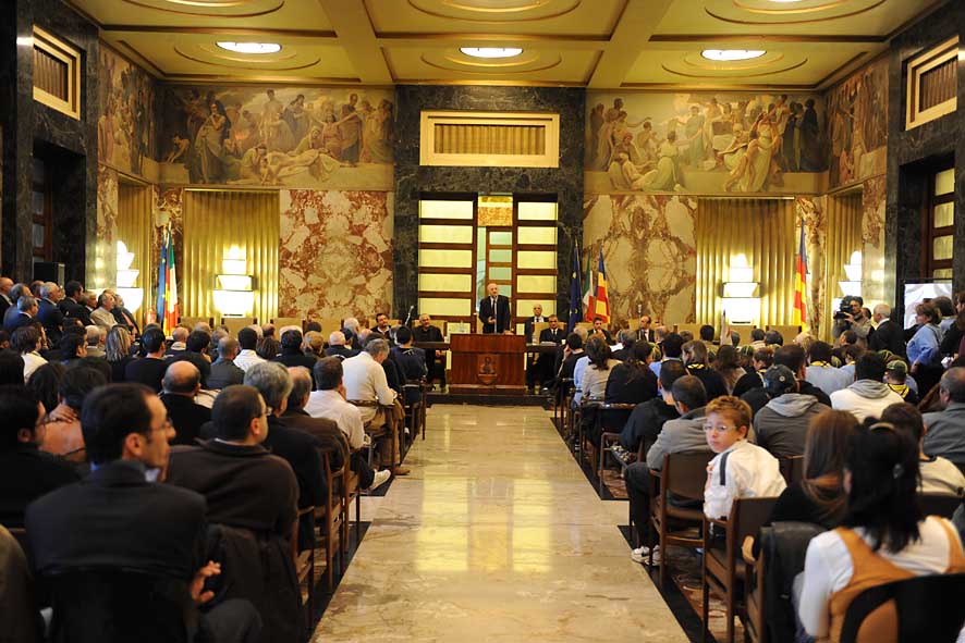   Con il 72% Salerno e' il primo capoluogo dItalia per la raccolta differenziata. Il Sindaco festeggia con la citta' l'importante traguardo raggiunto. Palazzo di Citta' 16 ottobre 2009

