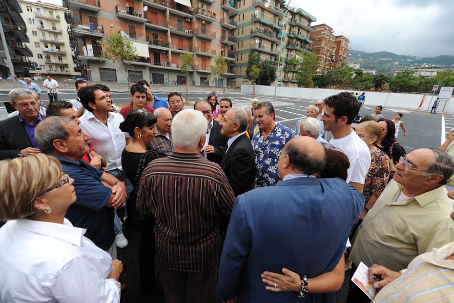   Via Galloppo: il Sindaco De Luca inaugura il nuovo arredo urbano, i parcheggi e la pubblica illuminazione. 19 settembre 2009

