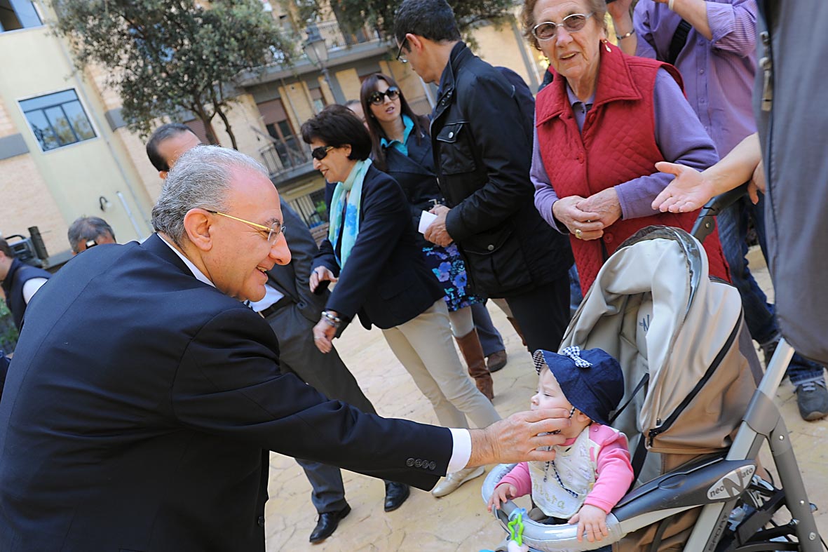   Il Sindaco De Luca inaugura i Giardini in Via dei Mille. Salerno, 29 aprile 2010
