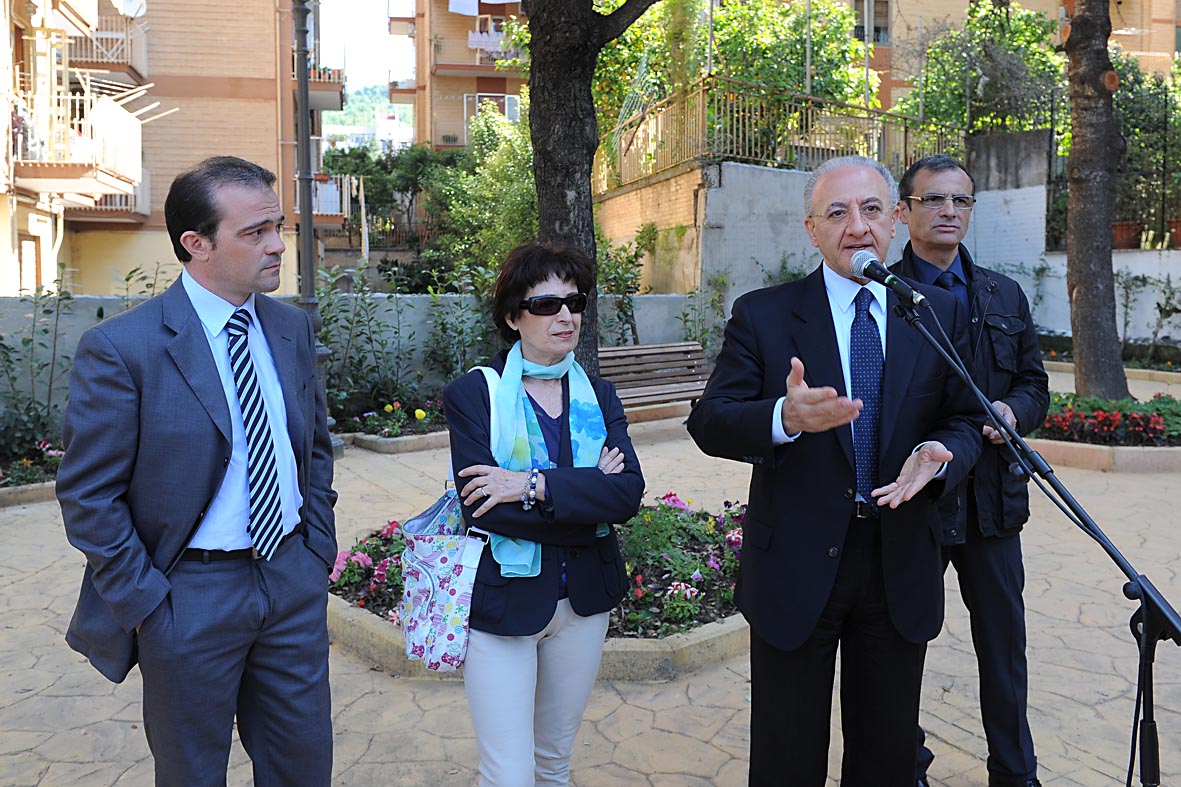   Il Sindaco De Luca inaugura i Giardini in Via dei Mille. Salerno, 29 aprile 2010
