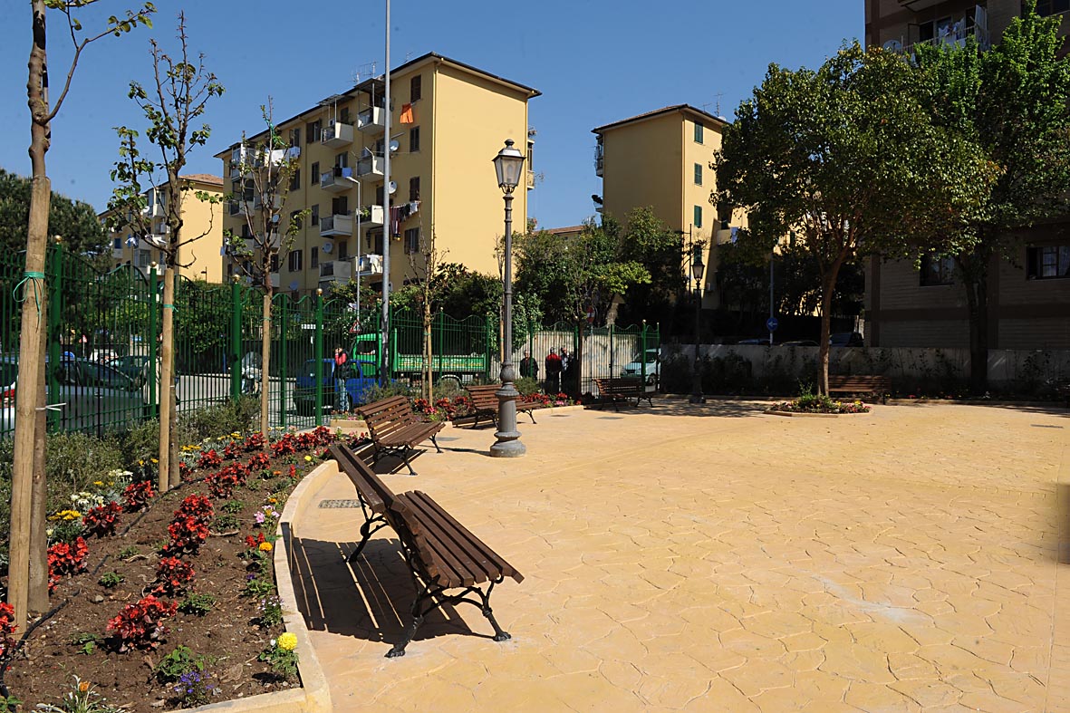   Il Sindaco De Luca inaugura i Giardini in Via dei Mille. Salerno, 29 aprile 2010
