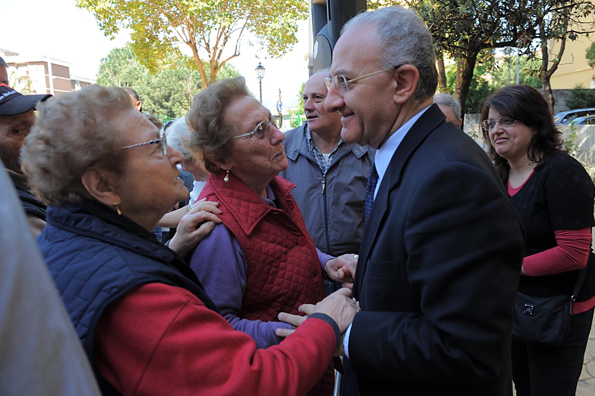   Il Sindaco De Luca inaugura i Giardini in Via dei Mille. Salerno, 29 aprile 2010
