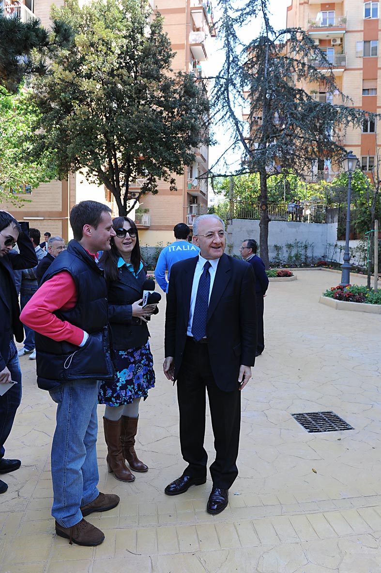   Il Sindaco De Luca inaugura i Giardini in Via dei Mille. Salerno, 29 aprile 2010
