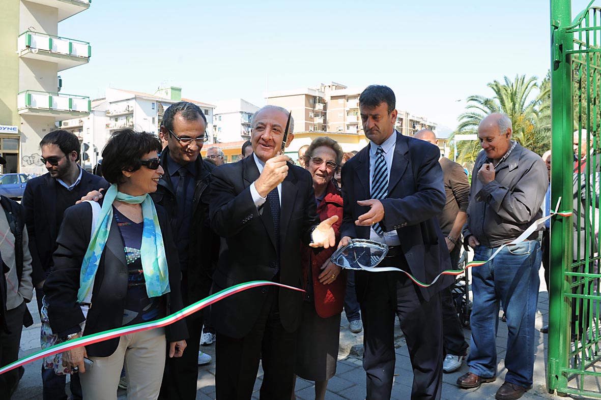   Il Sindaco De Luca inaugura i Giardini in Via dei Mille. Salerno, 29 aprile 2010
