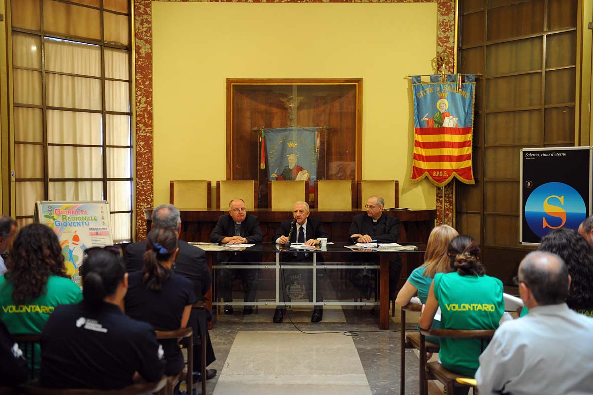   Il Sindaco e V Ministro V. De Luca alla presentazione della Giornata Mondiale dei Giovani 2013
