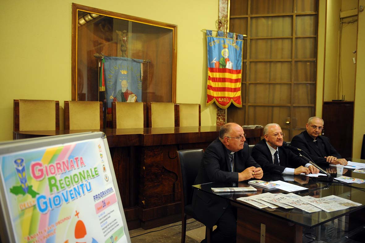   Il Sindaco e V Ministro V. De Luca alla presentazione della Giornata Mondiale dei Giovani 2013
