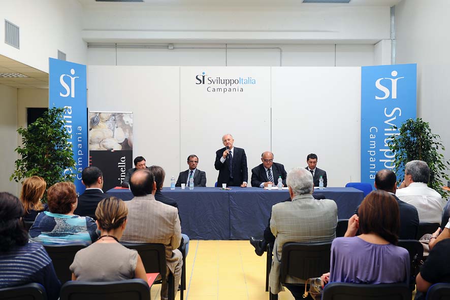   Il Sindaco De Luca in visita all'incubatore di imprese di Salerno. Salerno, 14 settembre 2011.
