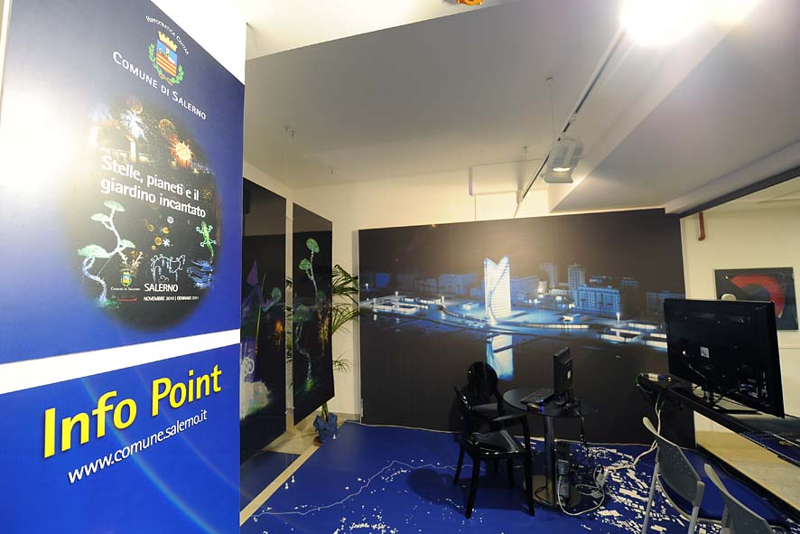   Il Sindaco De Luca inaugura l'Info Point Turistico "Galleria Capitol". Salerno, 4 febbraio 2011
