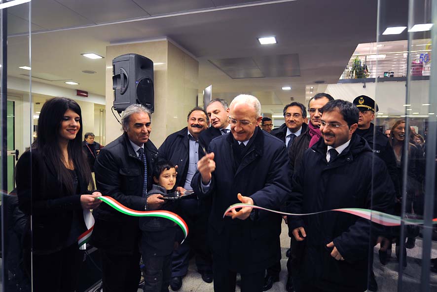   Il Sindaco De Luca inaugura l'Info Point Turistico "Galleria Capitol". Salerno, 4 febbraio 2011

