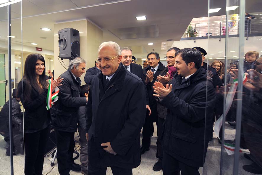   Il Sindaco De Luca inaugura l'Info Point Turistico "Galleria Capitol". Salerno, 4 febbraio 2011
