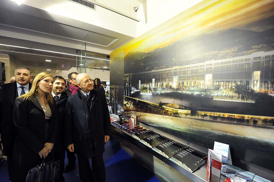   Il Sindaco De Luca inaugura l'Info Point Turistico "Galleria Capitol". Salerno, 4 febbraio 2011
