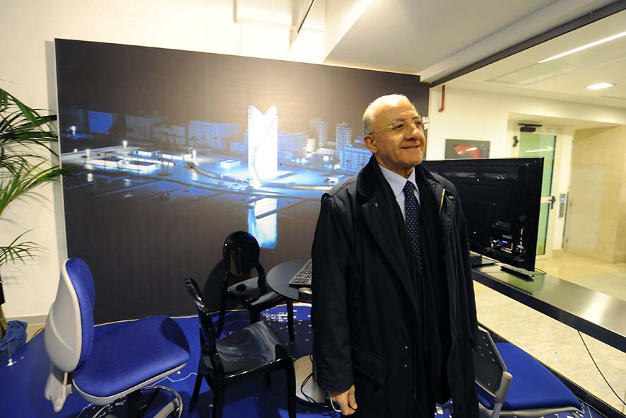   Il Sindaco De Luca inaugura l'Info Point Turistico "Galleria Capitol". Salerno, 4 febbraio 2011

