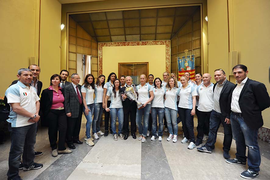   Il Sindaco De Luca riceve al Comune le campionesse d'Italia dell'ITC Salerno. Salerno, 19 maggio 2011
