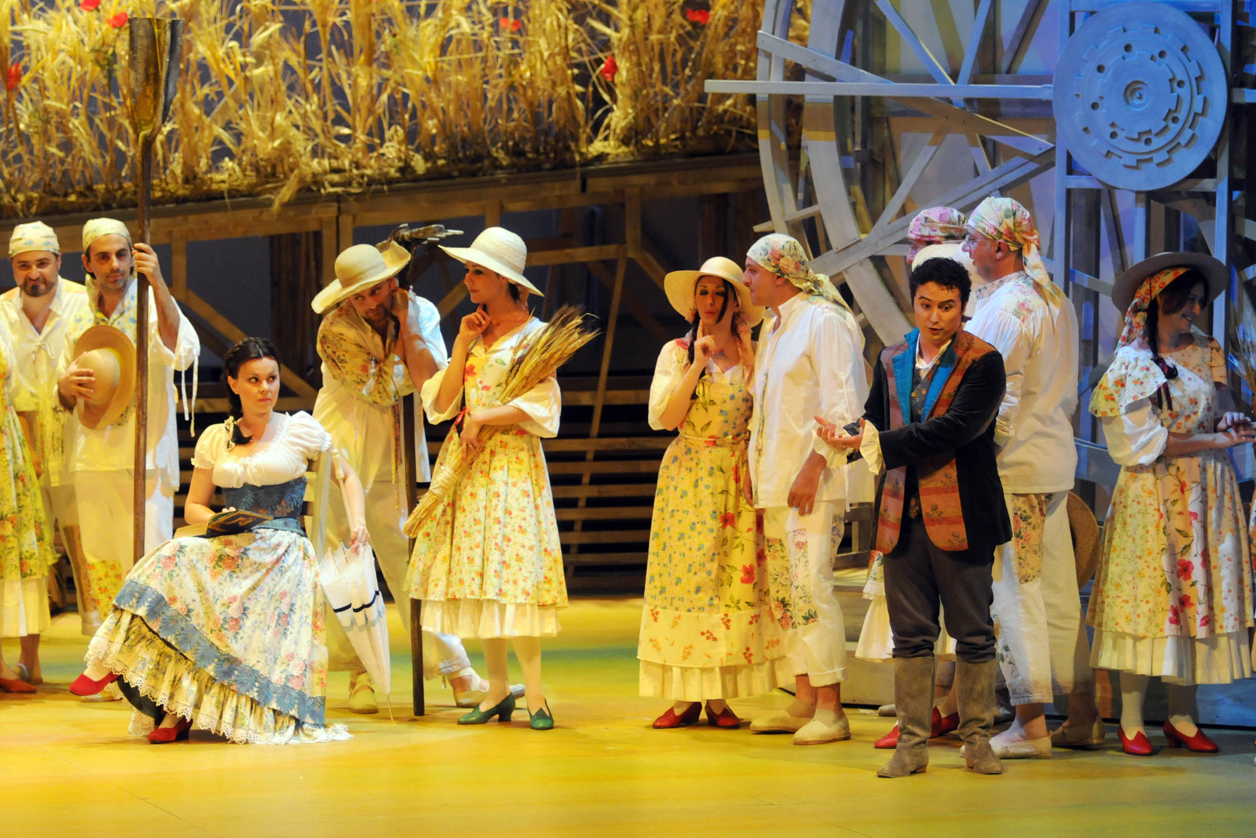   L'Elisir d' Amore, regia di Michele Mirabella. Salerno, Teatro Giuseppe Verdi, 8 giugno 2010
