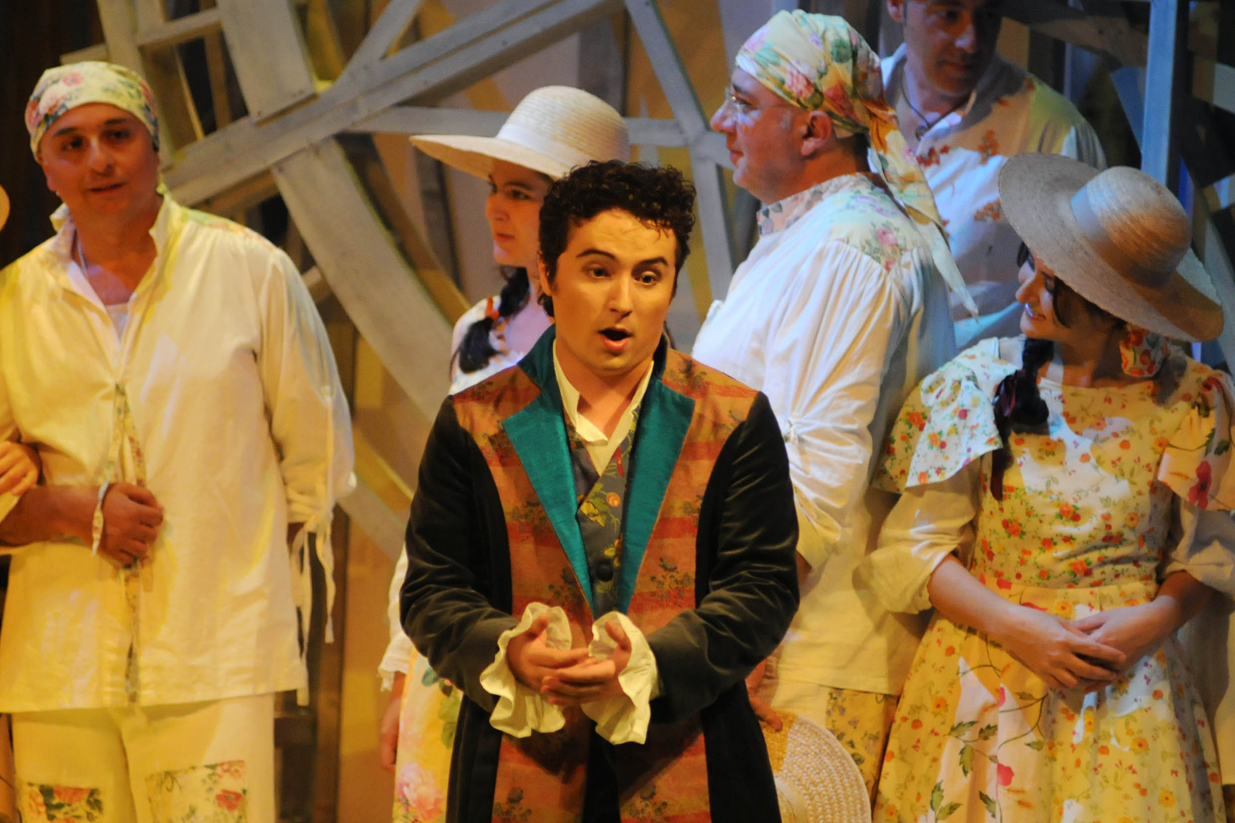   L'Elisir d' Amore, regia di Michele Mirabella. Salerno, Teatro Giuseppe Verdi, 8 giugno 2010
