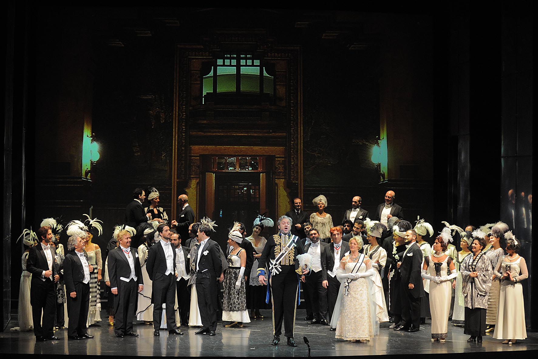   Al Teatro Verdi "La vedova allegra" con la regia di Vittorio Sgarbi
