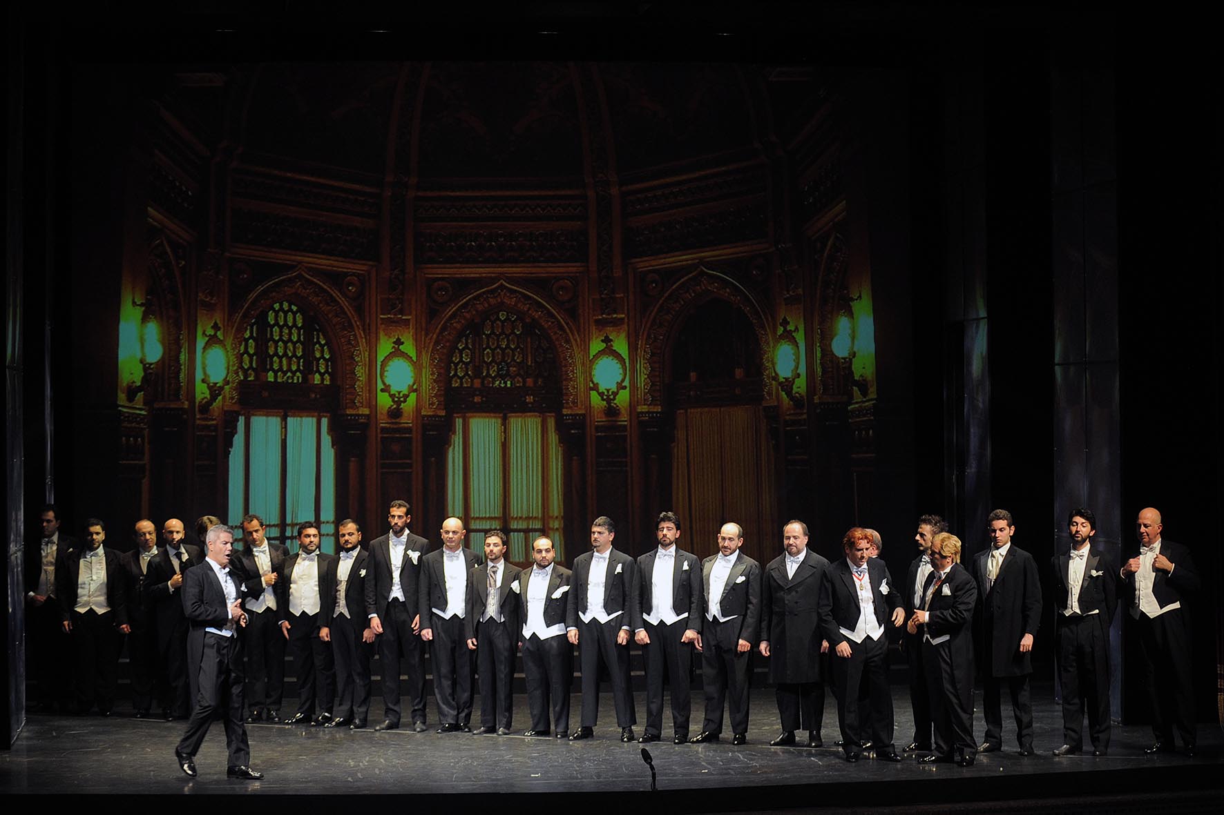  Al Teatro Verdi "La vedova allegra" con la regia di Vittorio Sgarbi
