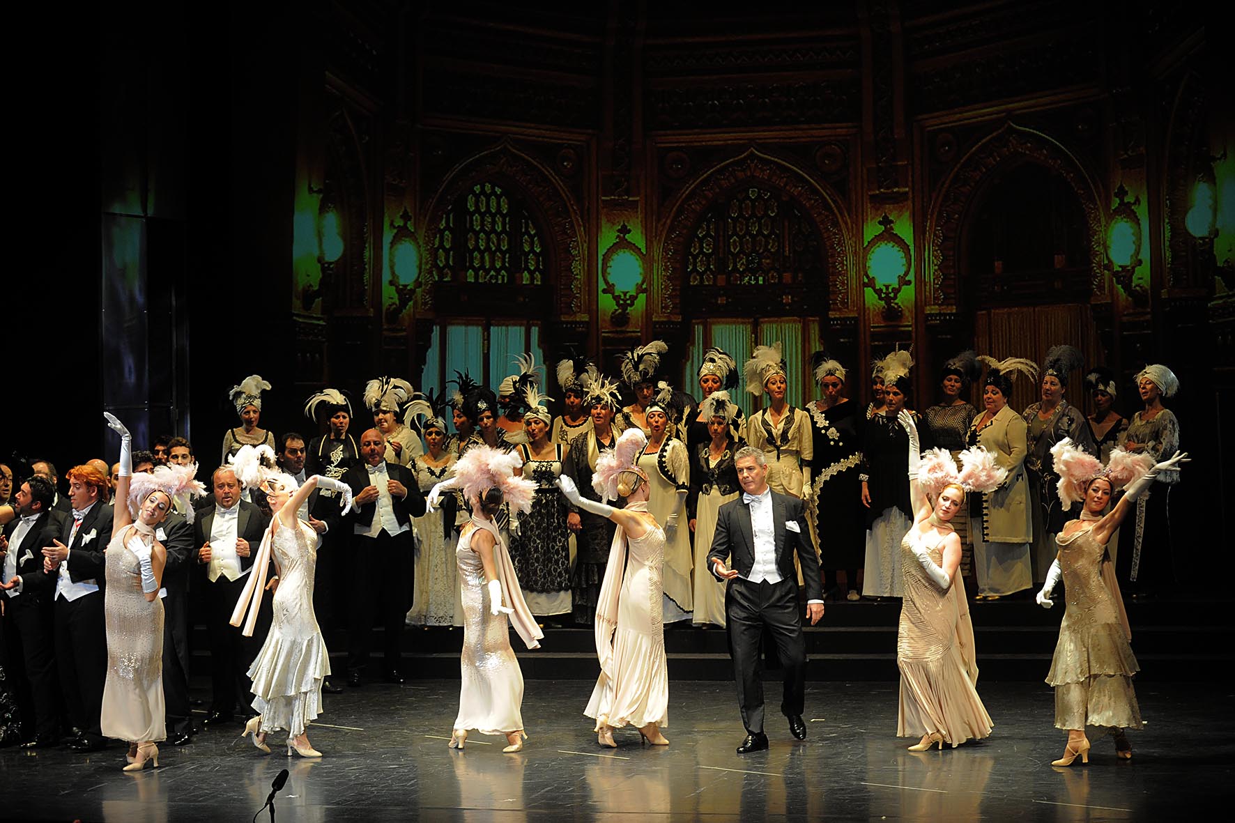   Al Teatro Verdi "La vedova allegra" con la regia di Vittorio Sgarbi
