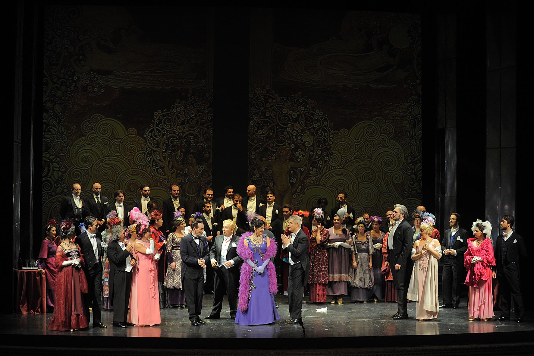   Al Teatro Verdi "La vedova allegra" con la regia di Vittorio Sgarbi
