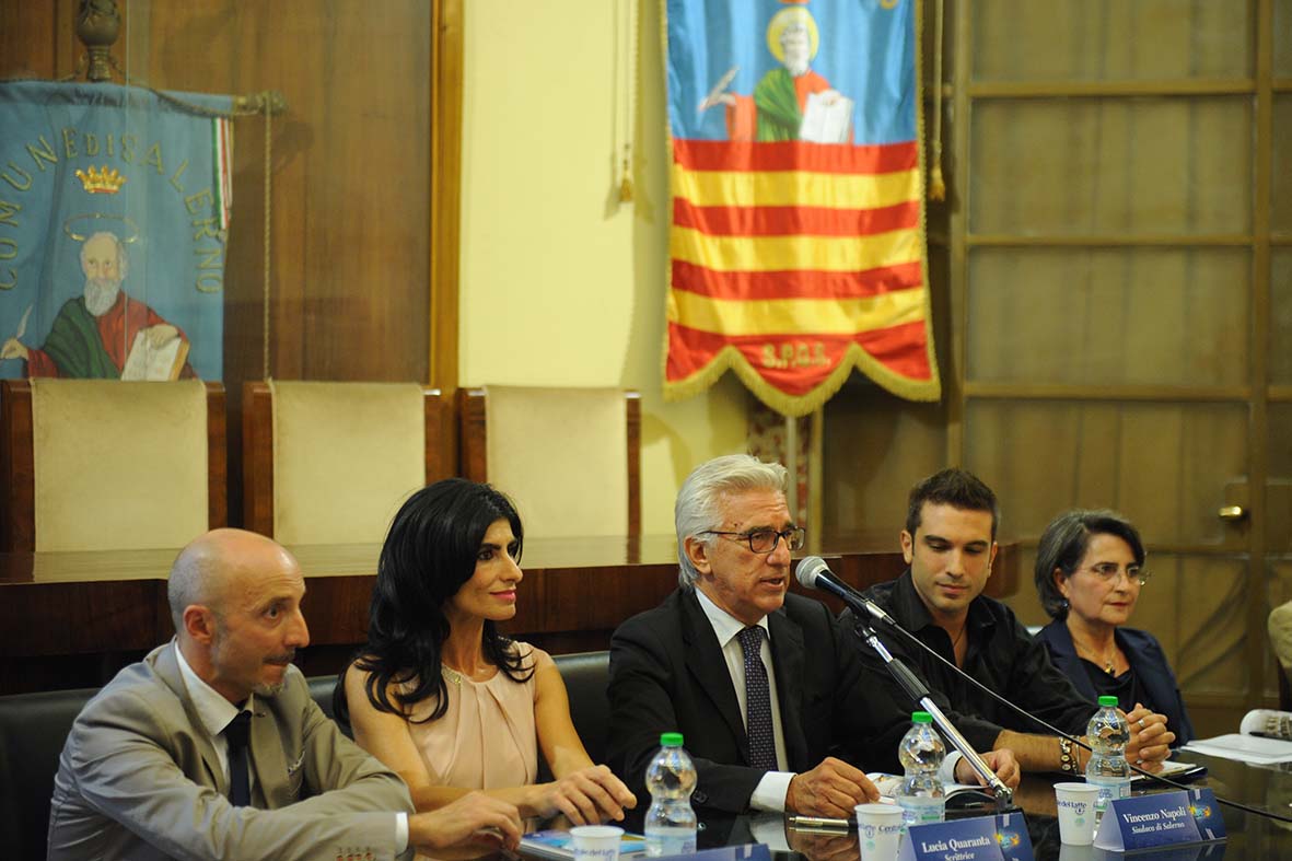   Presentato il libro "Il mare non e' acqua"
