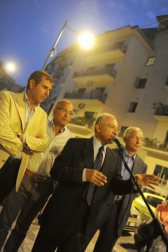   Con il Sindaco De Luca inaugurazione nuovo impianto di pubblica illuminazione in via S.Giovanni Bosco e limitrofe, Salerno, 14 settembre 2011
