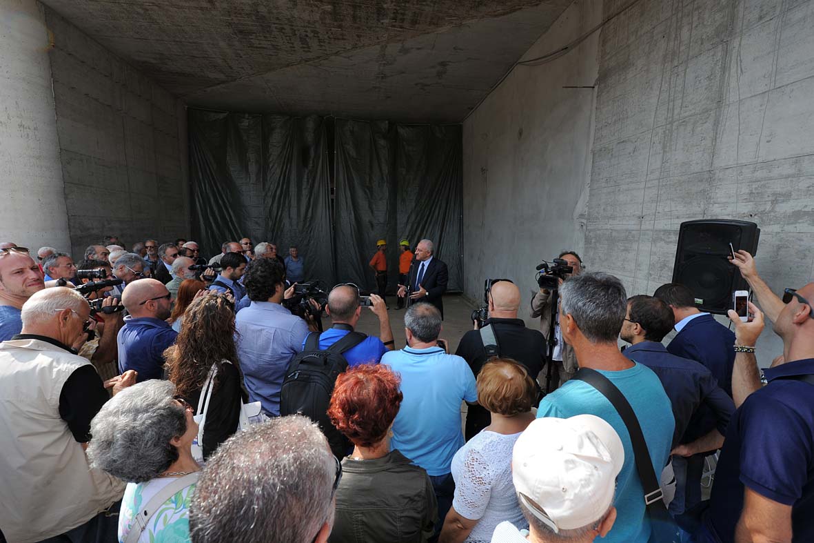   Completato lo sfondamento della massicciata ferroviaria della Lungoirno
