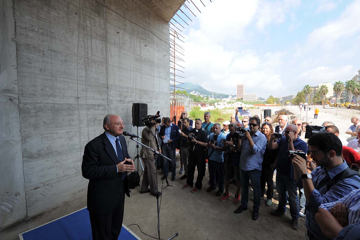   Completato lo sfondamento della massicciata ferroviaria della Lungoirno
