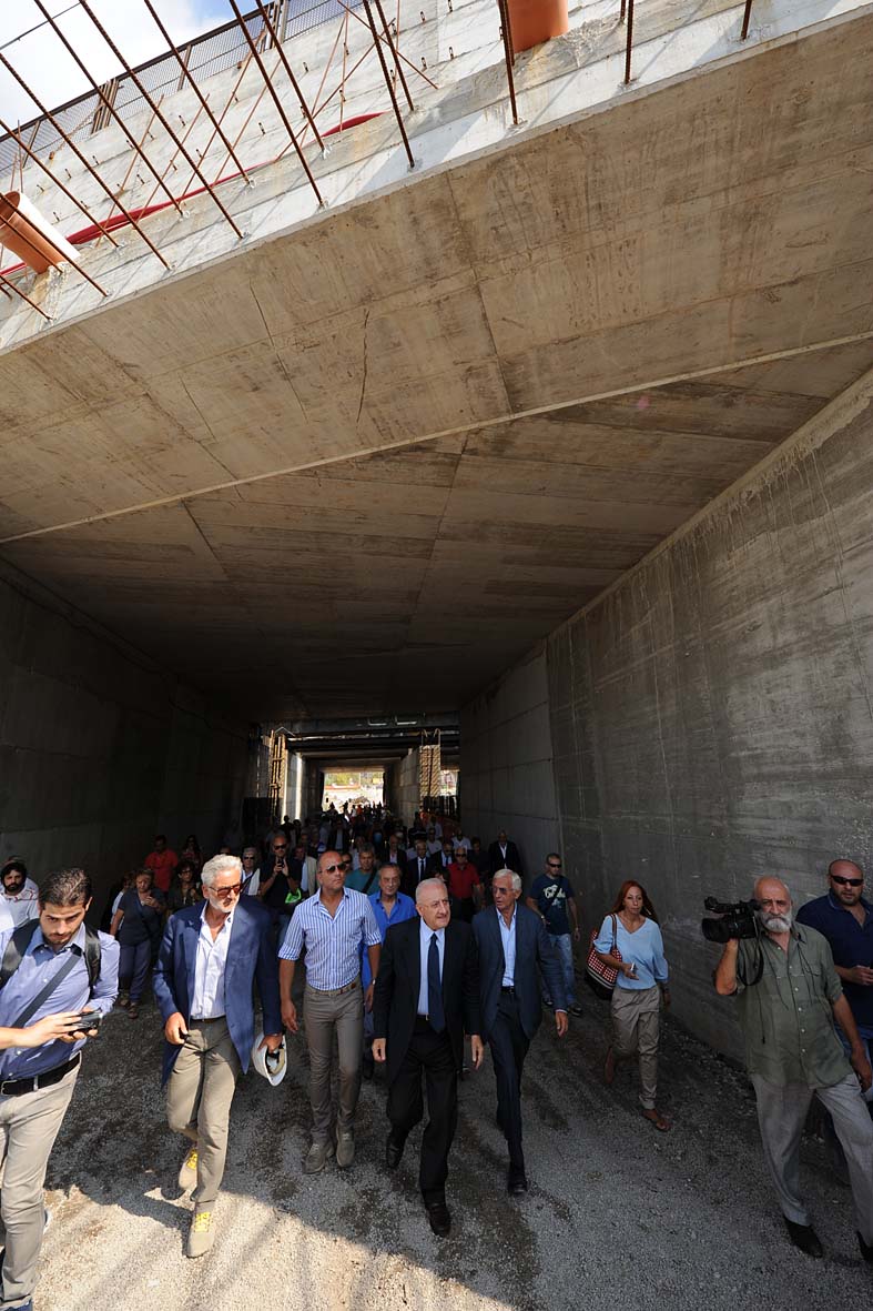   Completato lo sfondamento della massicciata ferroviaria della Lungoirno
