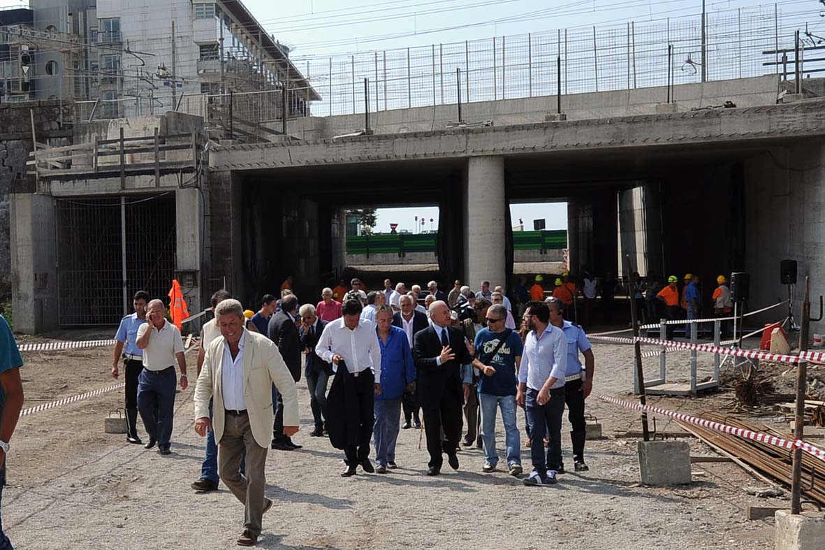   Completato lo sfondamento della massicciata ferroviaria della Lungoirno
