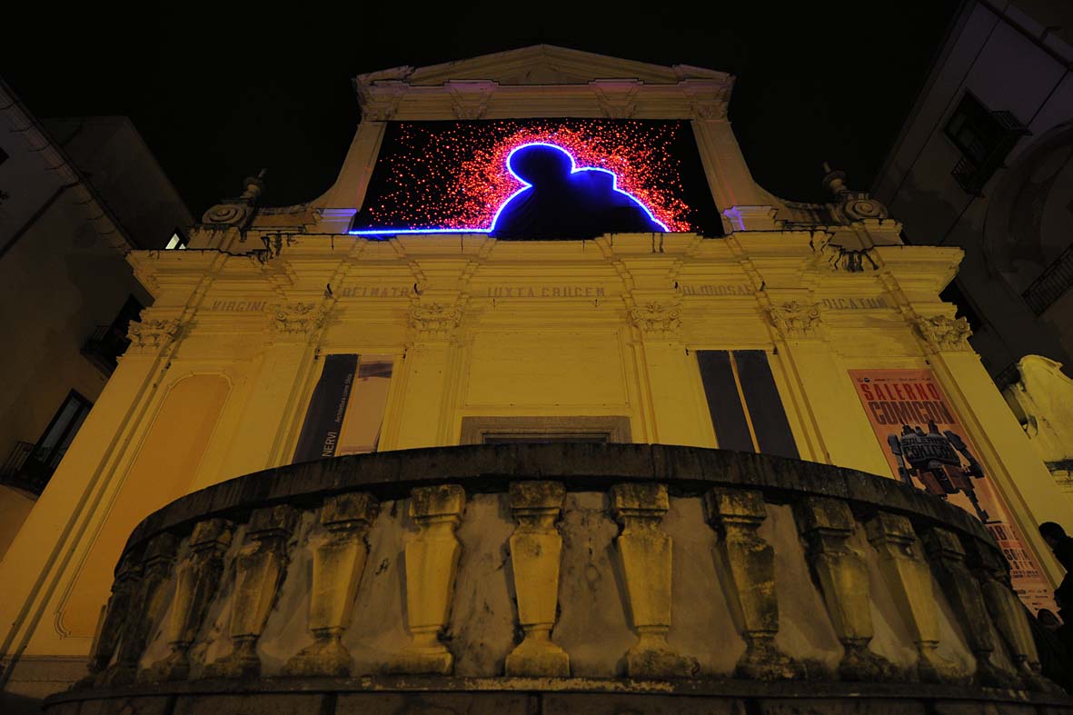   Una raffigurazione della Madonna col Bambino sulla facciata del Complesso di Santa Sofia

