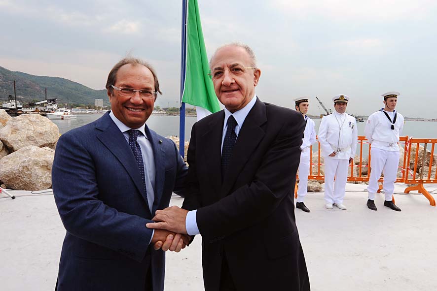   Marina d'Arechi: Cerimonia dell'Alzabandiera con il sindaco Vincenzo De Luca e il presidente Agostino Gallozzi. Salerno, 27 Settembre 2011.

