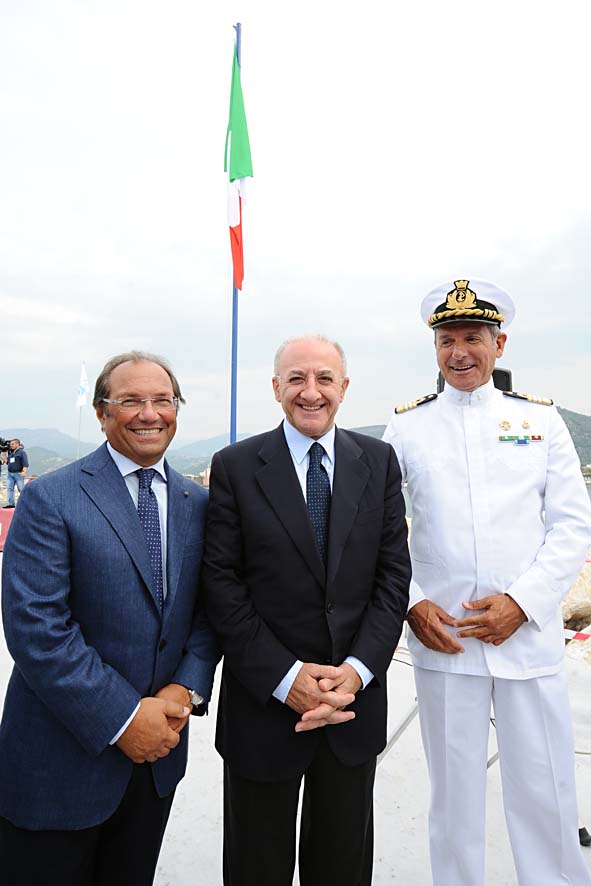   Marina d'Arechi: Cerimonia dell'Alzabandiera con il sindaco Vincenzo De Luca e il presidente Agostino Gallozzi. Salerno, 27 Settembre 2011.
