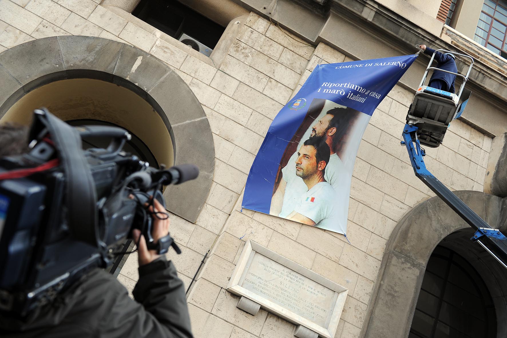   Rimosso lo striscione dalla facciata del Palazzo di Citt?
