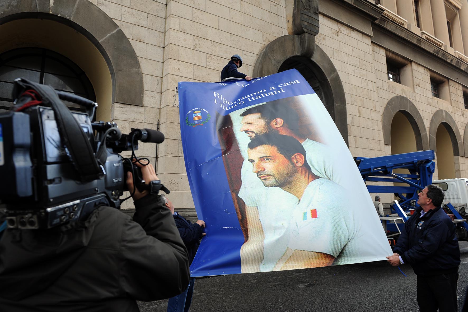   Rimosso lo striscione dalla facciata del Palazzo di Citt?
