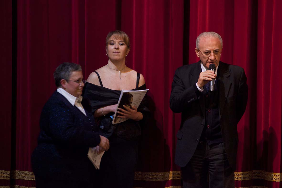   Il Sindaco Vincenzo De Luca alla prima di "Una, cento, mille Medee" di Lolita D'Arienzo. Salerno, 9 Febbraio 2012.
