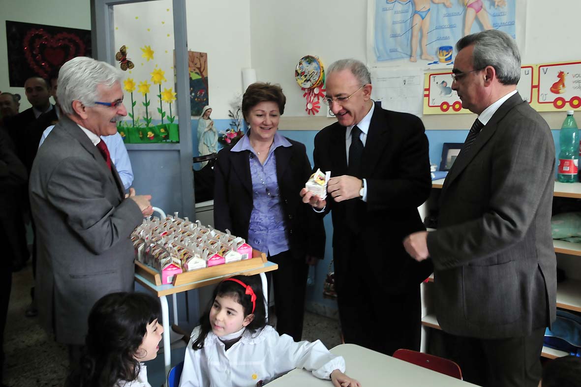   Il Sindaco incontra gli alunni della scuola materna di via Savio in occasione della presentazione del nuovo programma di educazione alimentare
