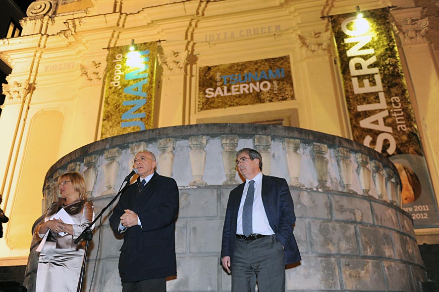   Il Sindaco Vincenzo De Luca inaugura la mostra "Dopo lo tsumani Salerno antico". Complesso Santa Sofia, 18 Novembre 2011
