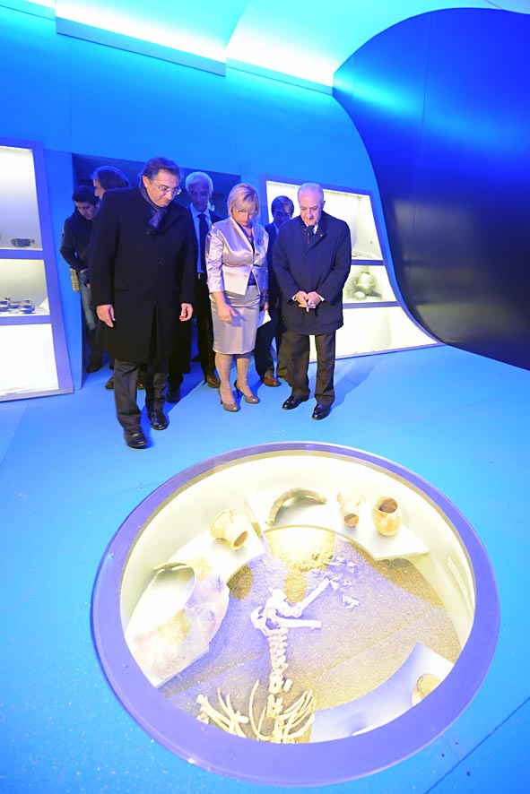   Il Sindaco Vincenzo De Luca inaugura la mostra "Dopo lo tsumani Salerno antico". Complesso Santa Sofia, 18 Novembre 2011

