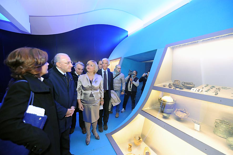   Il Sindaco Vincenzo De Luca inaugura la mostra "Dopo lo tsumani Salerno antico". Complesso Santa Sofia, 18 Novembre 2011

