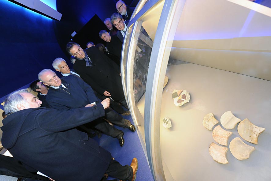   Il Sindaco Vincenzo De Luca inaugura la mostra "Dopo lo tsumani Salerno antico". Complesso Santa Sofia, 18 Novembre 2011
