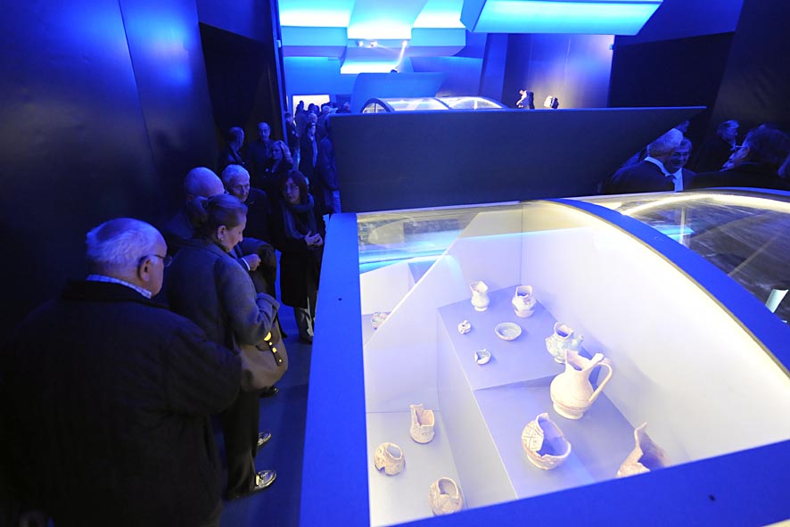   Il Sindaco Vincenzo De Luca inaugura la mostra "Dopo lo tsumani Salerno antico". Complesso Santa Sofia, 18 Novembre 2011
