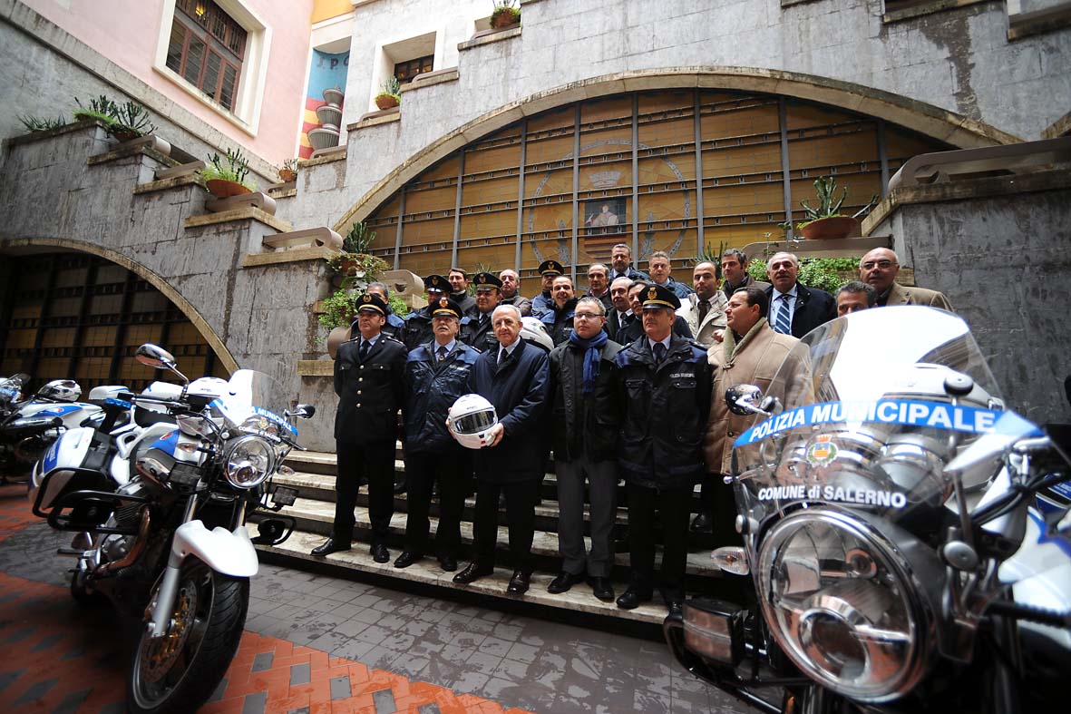   Reparto motociclisti di polizia Municipale: presentazione di 8 nuove moto. Salerno, 14 dicembre 2009
