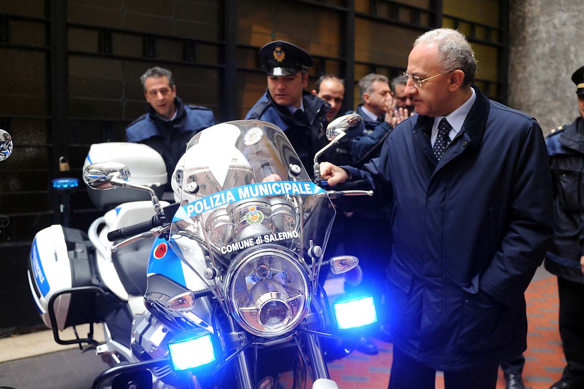   Reparto motociclisti di polizia Municipale: presentazione di 8 nuove moto. Salerno, 14 dicembre 2009
