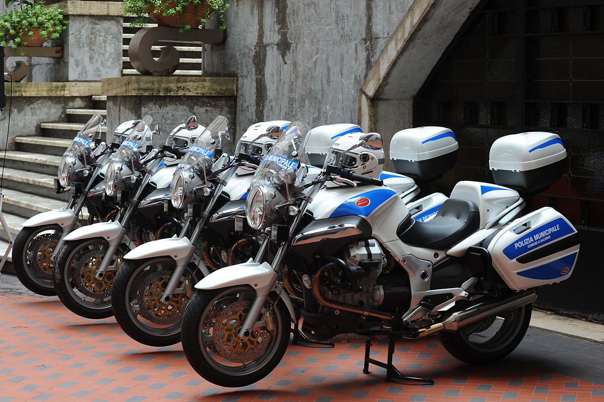   Reparto motociclisti di polizia Municipale: presentazione di 8 nuove moto. Salerno, 14 dicembre 2009
