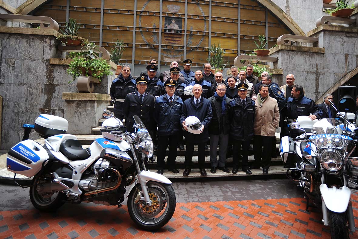   Reparto motociclisti di polizia Municipale: presentazione di 8 nuove moto. Salerno, 14 dicembre 2009
